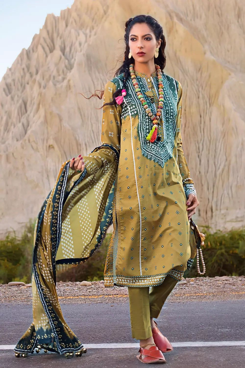 Gul Ahmed Lawn CL-1242A – Gul Ahmed 3-piece unstitched suit