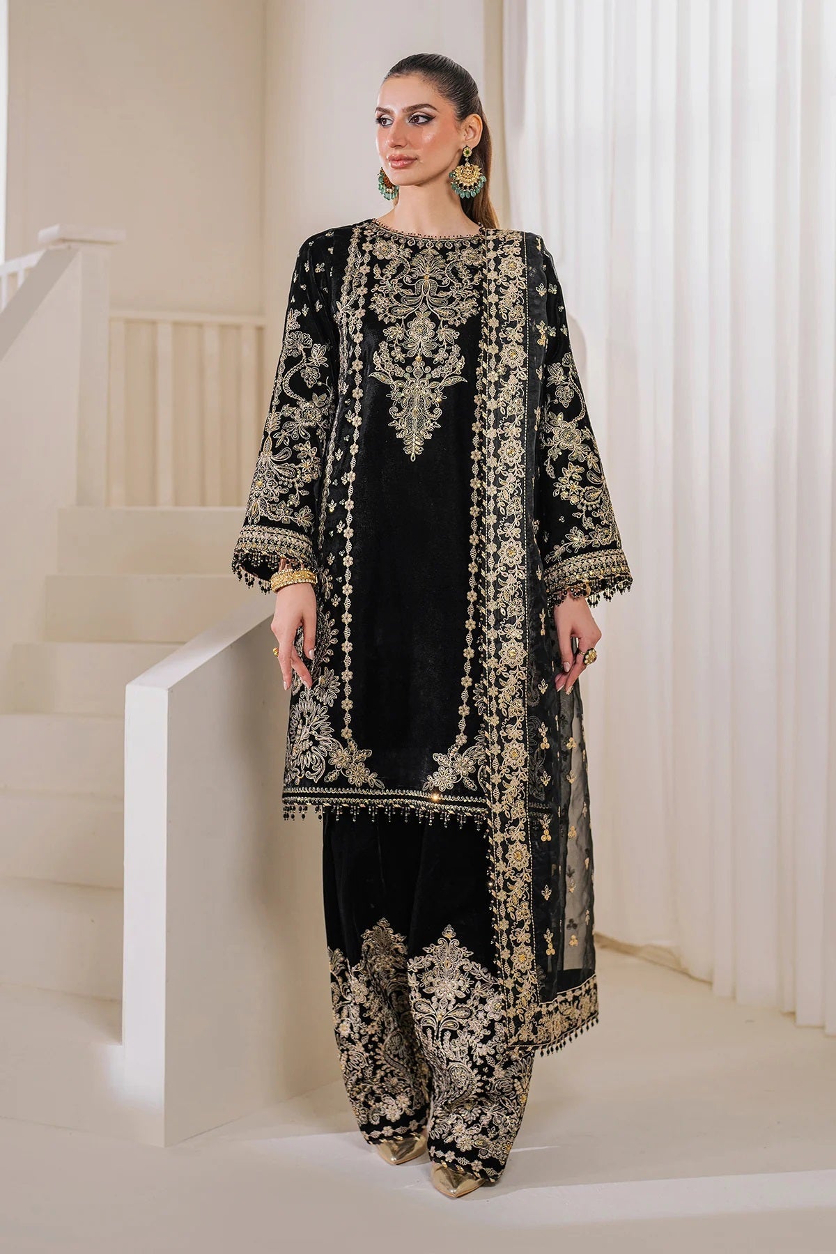 Baroque Luxury Velvet UF-760 – Baroque 3-piece unstitched suit