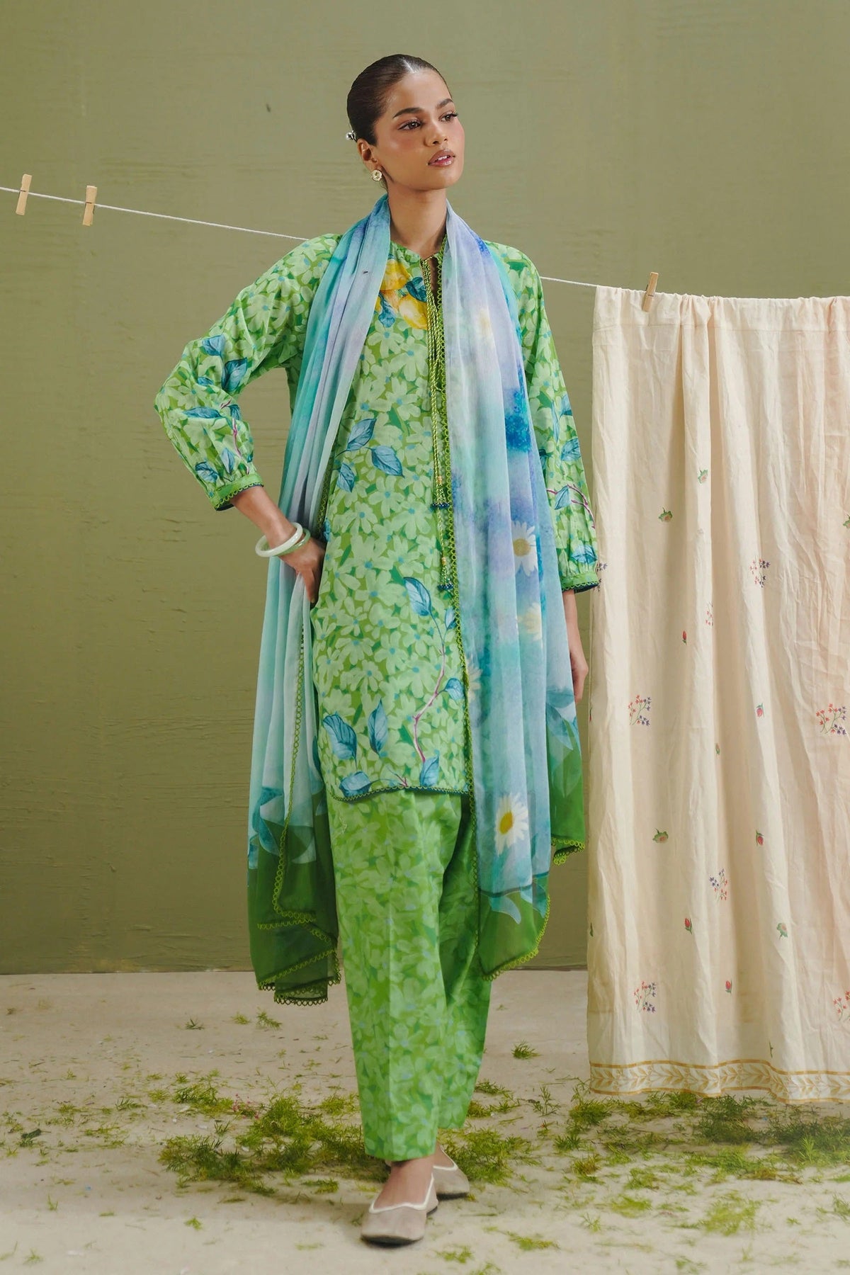 Coco Lawn Prints By Zara Shahjahan D-07B – Zara Shahjahan 3-piece unstitched suit