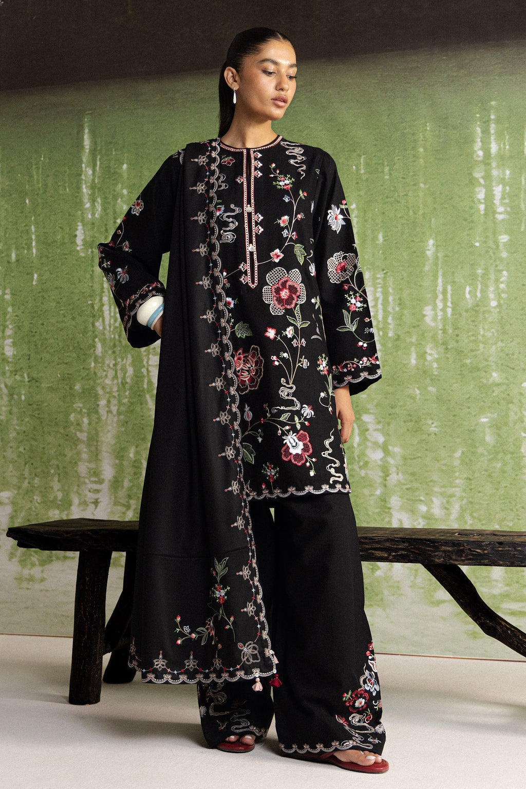 Coco Winter By Zara Shahjahan D-08A – Zara Shahjahan 3-piece unstitched suit