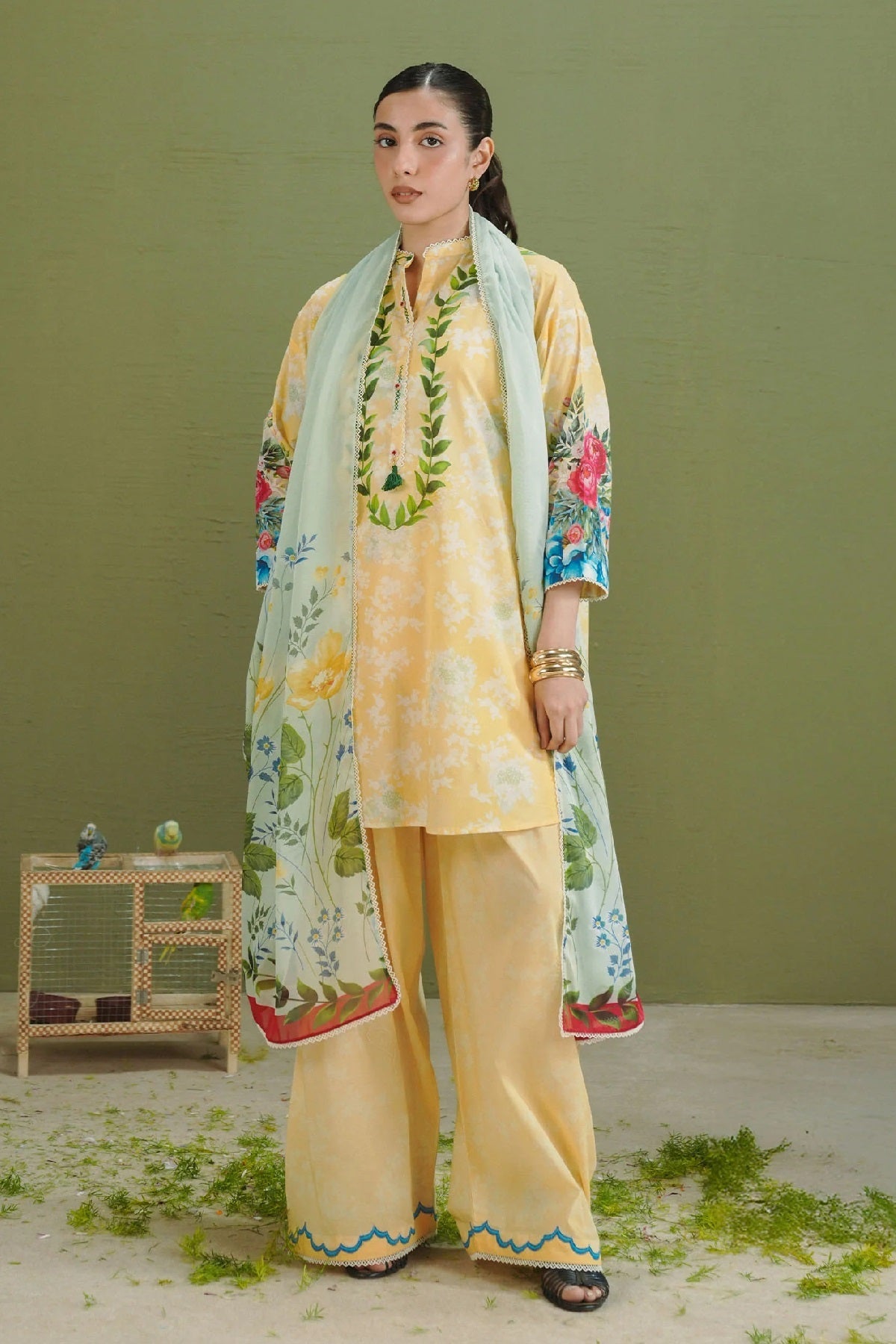 Coco Lawn Prints By Zara Shahjahan D-08A – Zara Shahjahan 3-piece unstitched suit