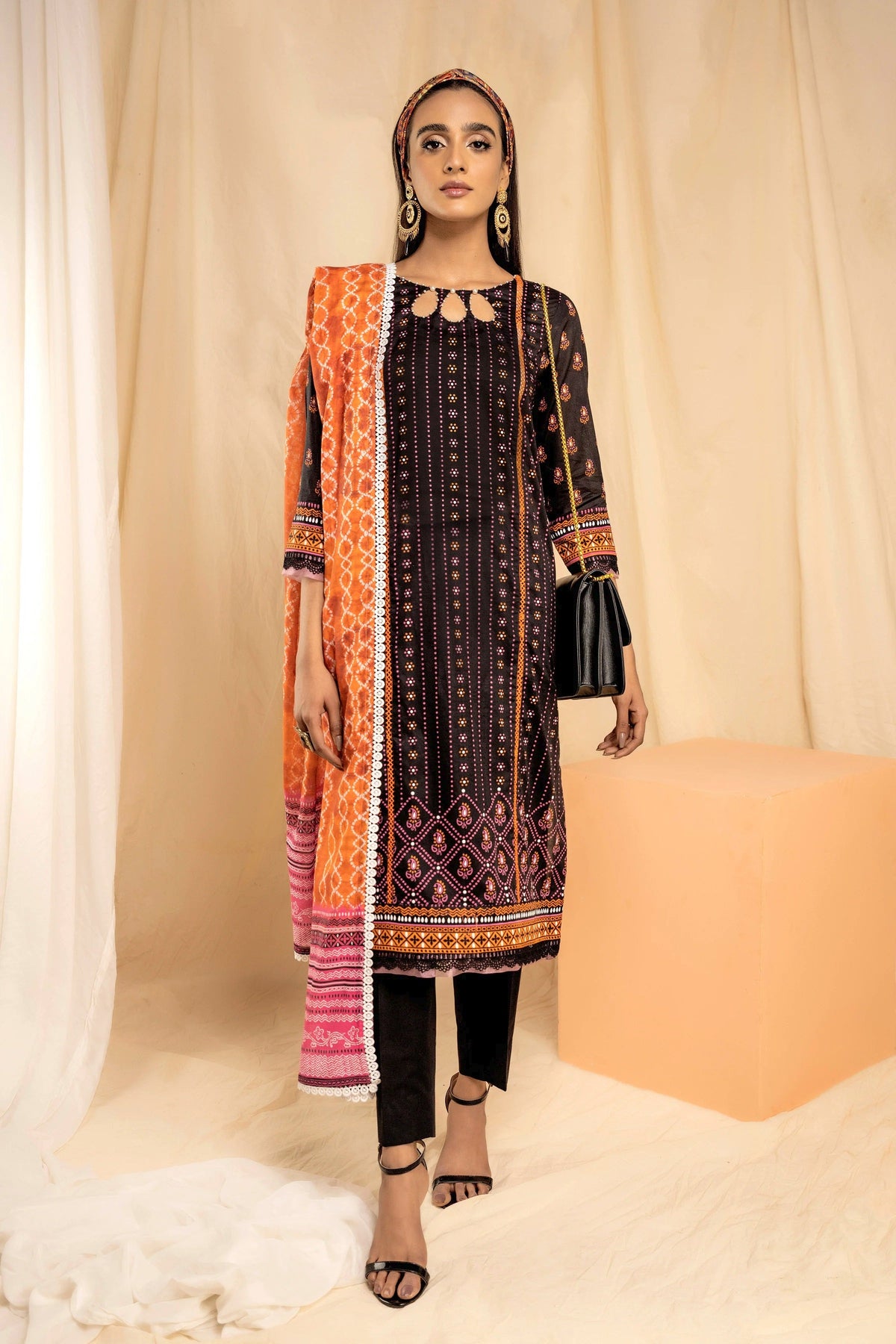 Komal Print Lawn SR-94A by Lakhany – Lakhany 3-piece unstitched suit