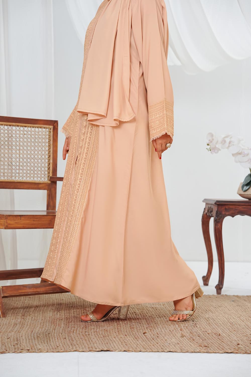 Aaira Ivory Abaya by Al Deebaj, photo 4