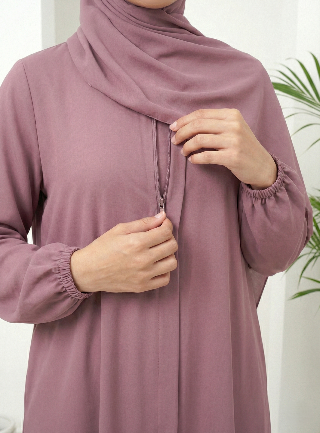 Khawlah T Pink Zipper Abaya by Al Deebaj, photo 2