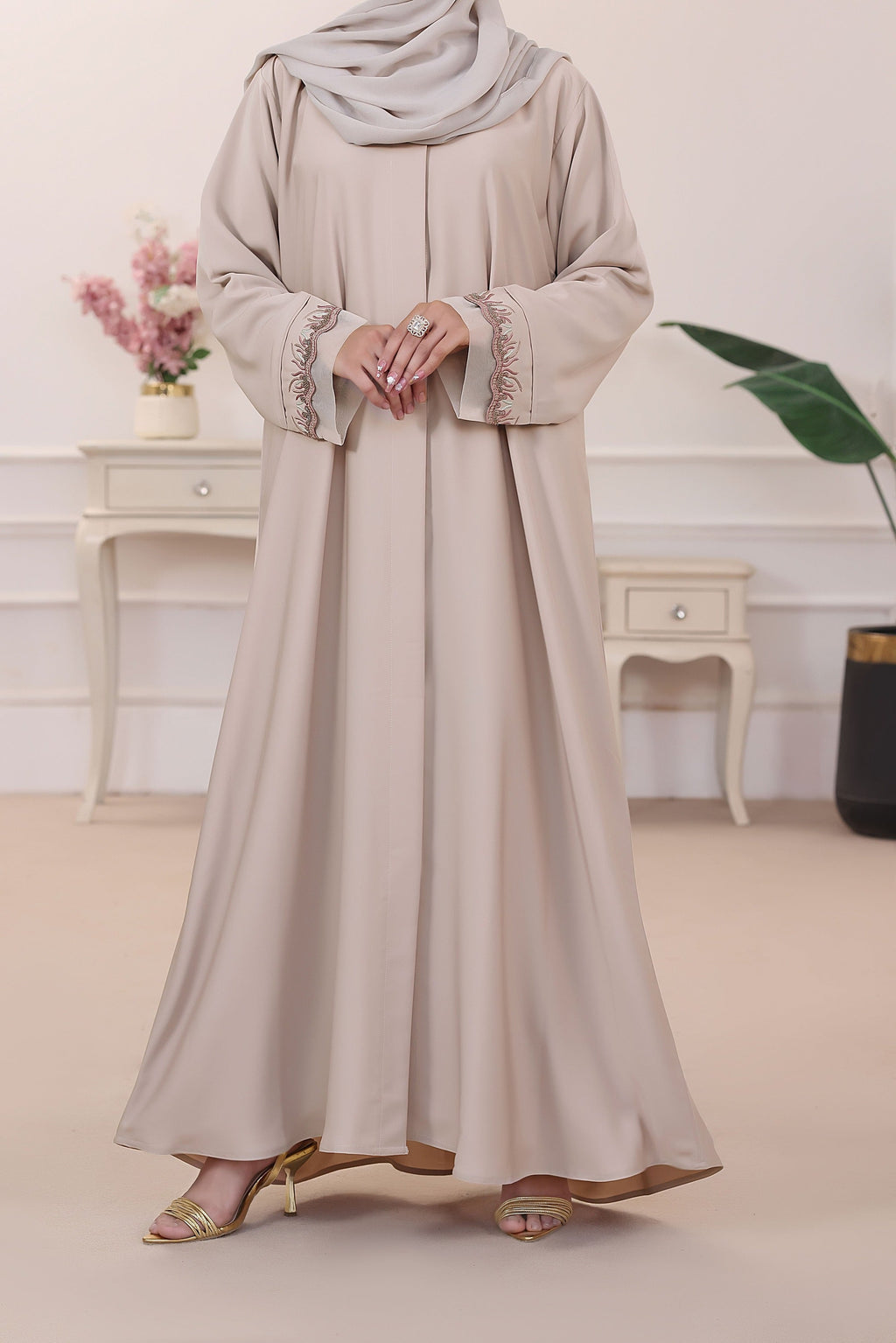 Hira Light Creamy Abaya by Al Deebaj, photo 3