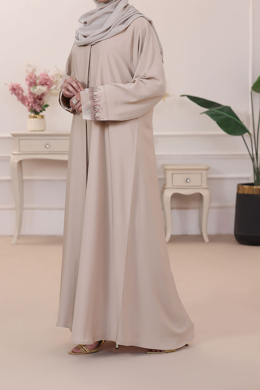 Hira Light Creamy Abaya by Al Deebaj, photo 4