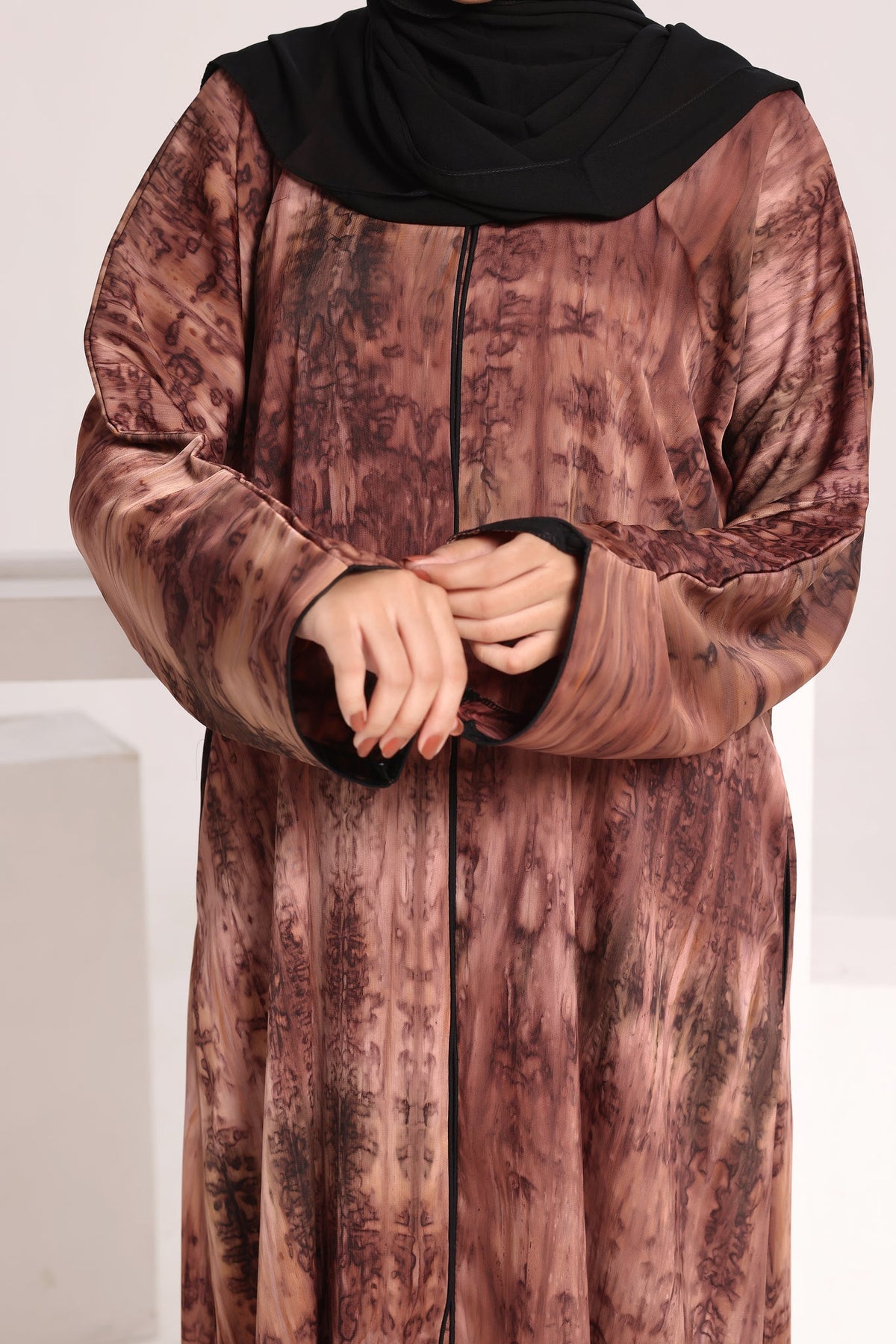 Valvet Rose Printed Abaya by Al Deebaj, photo 2