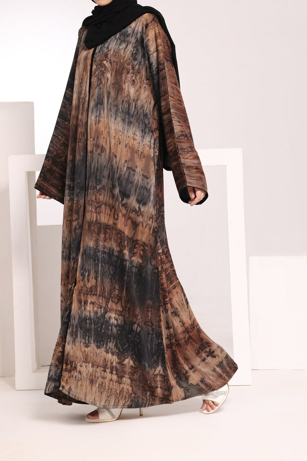 Amberwood Printed Abaya by Al Deebaj, photo 4