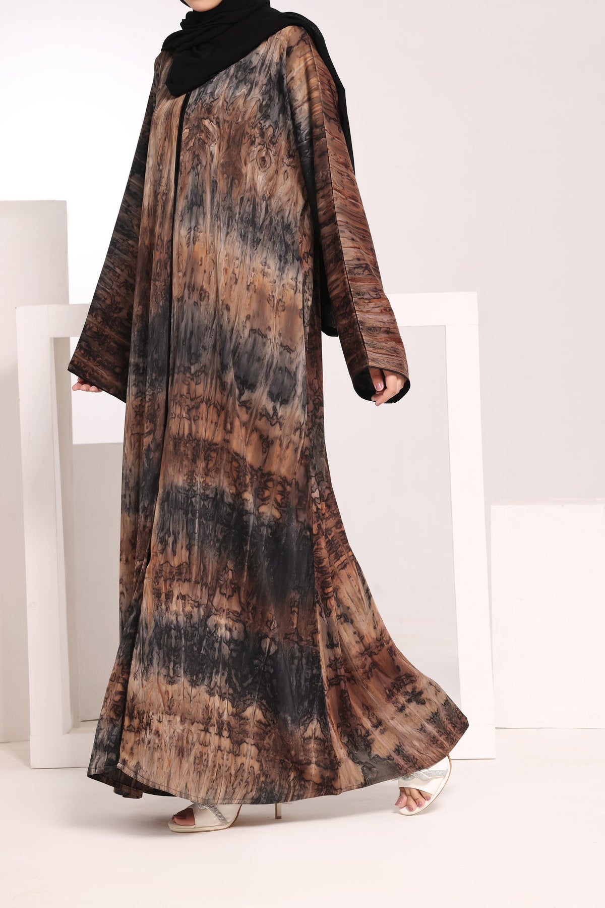 Amberwood Printed Abaya by Al Deebaj, photo 4