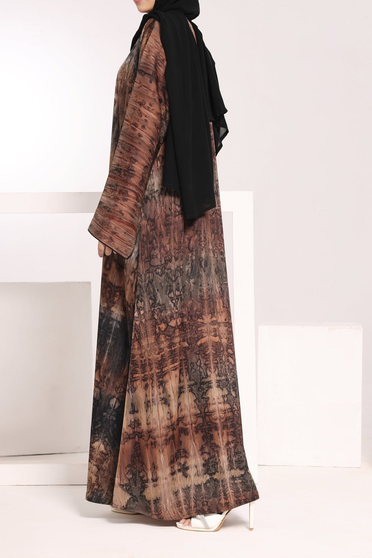 Amberwood Printed Abaya by Al Deebaj, photo 5