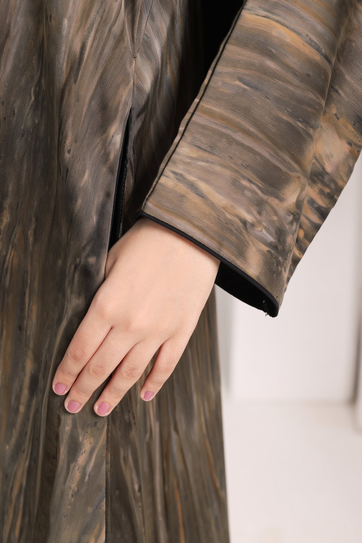 Desert Silk Printed Abaya by Al Deebaj, photo 3