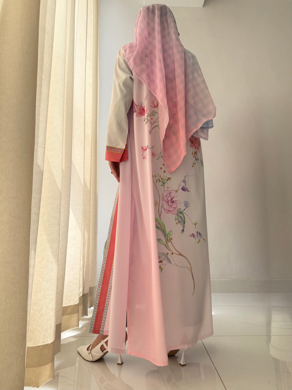 Floral Blush Abaya by Al Deebaj, photo 2