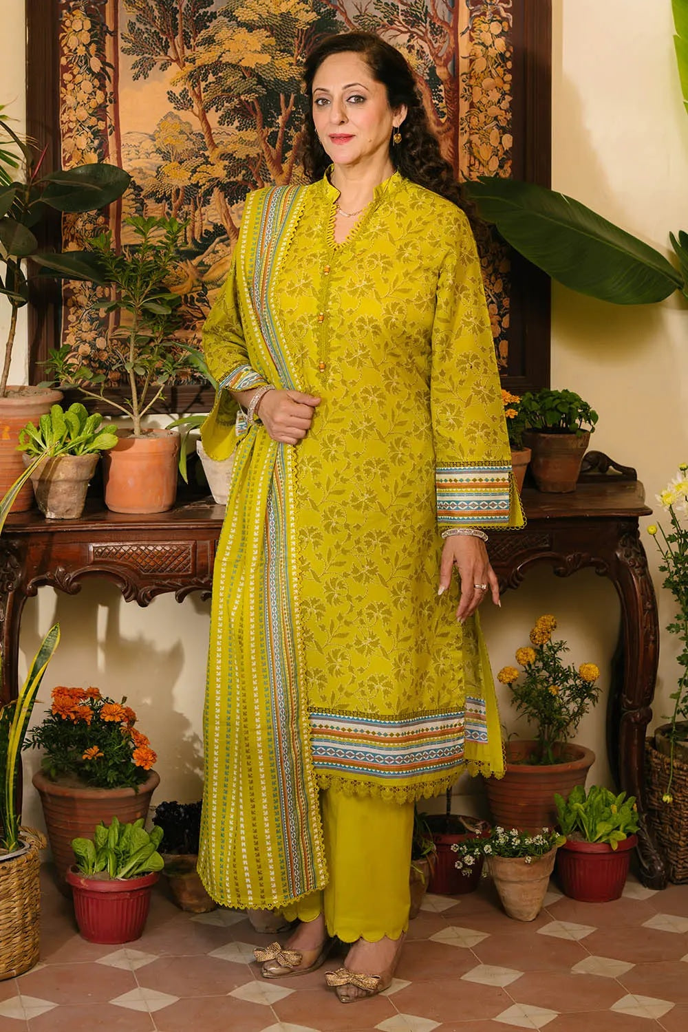 Gul Ahmed Lawn CL-42301A – Gul Ahmed 3-piece unstitched suit