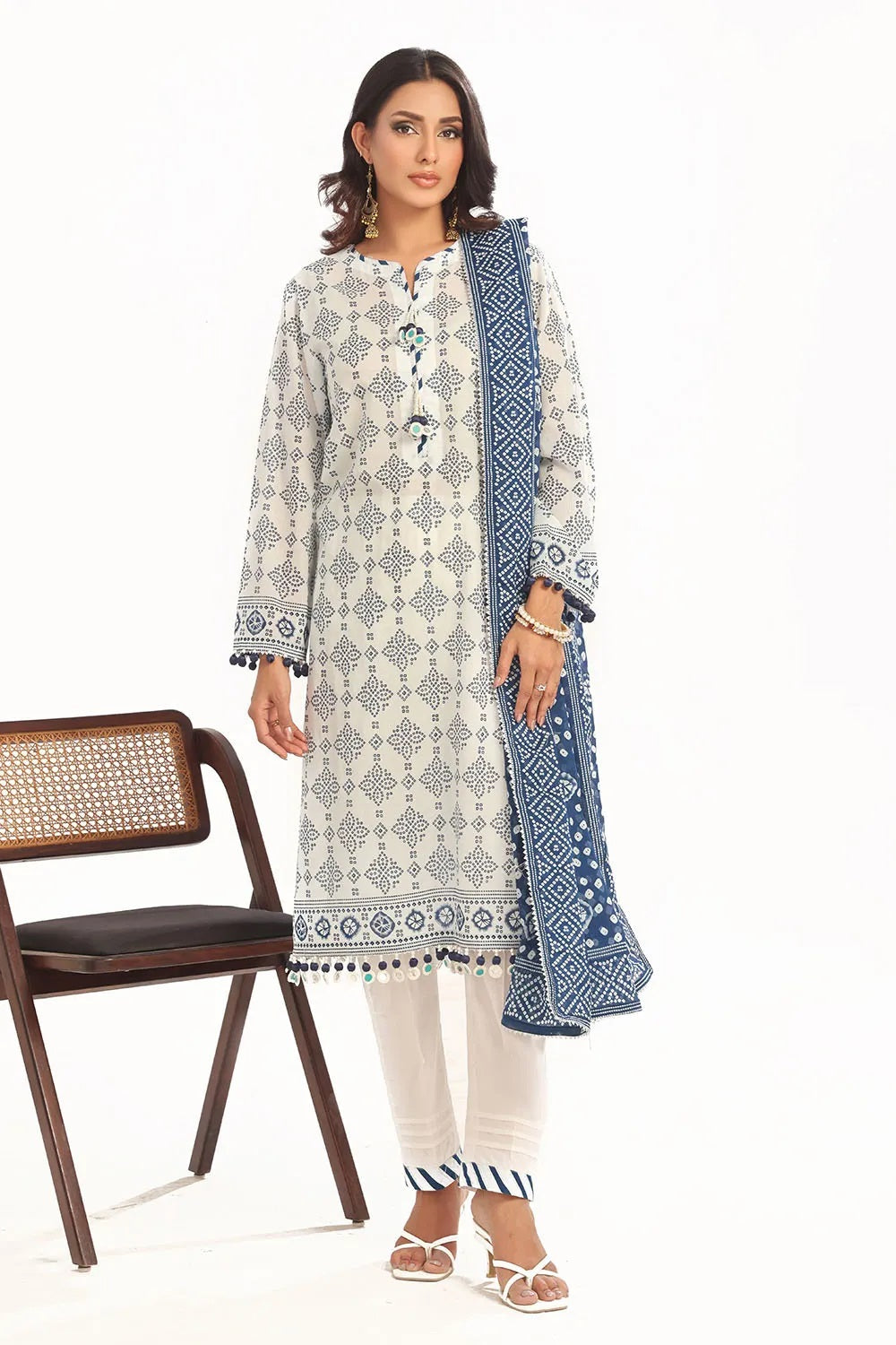 Gul Ahmed Lawn CL-42316B – Gul Ahmed 3-piece unstitched suit