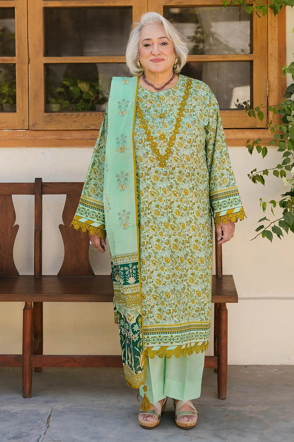 Gul Ahmed Lawn CL-52372B – Gul Ahmed 3-piece unstitched suit