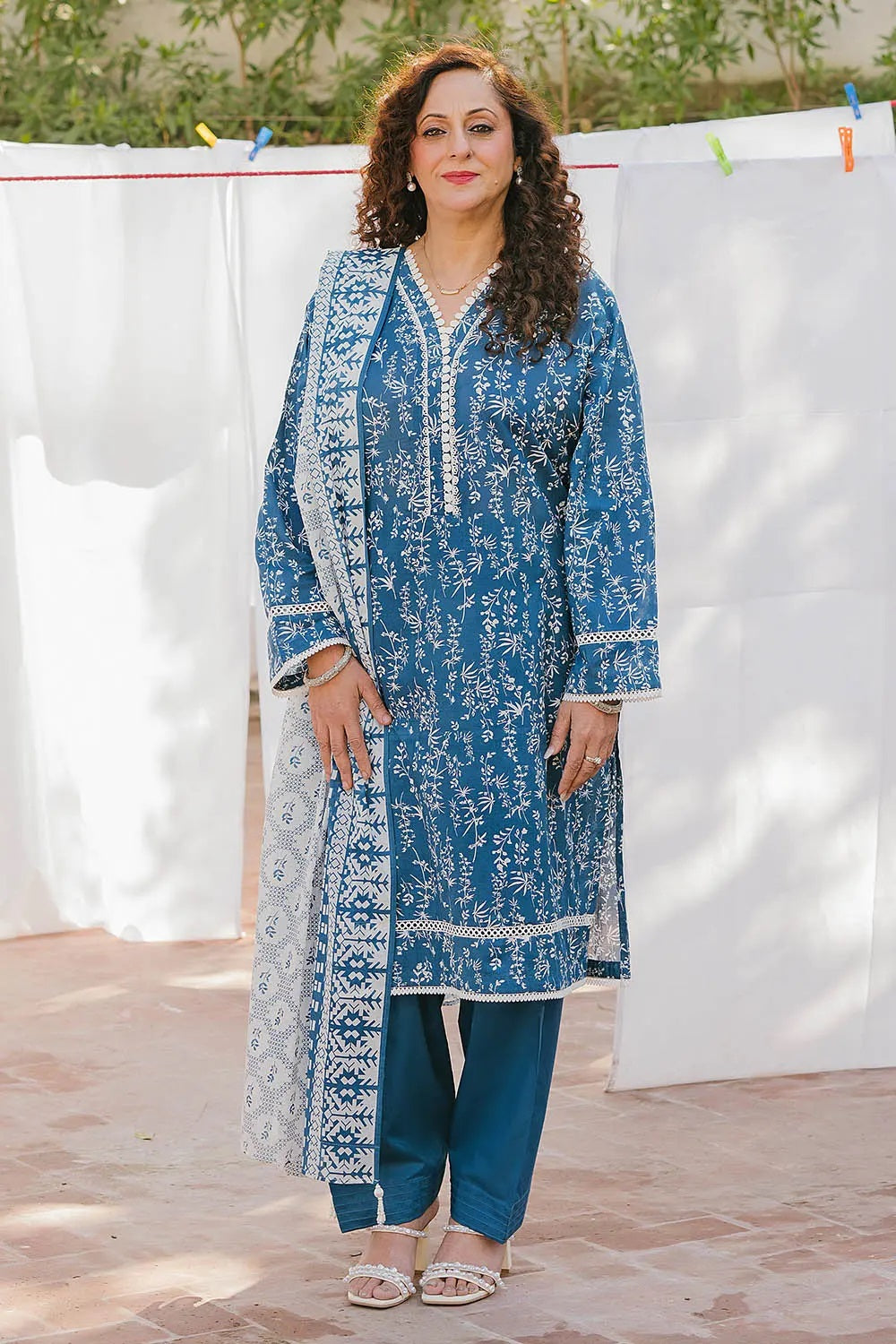 Gul Ahmed Lawn CL-52454 – Gul Ahmed 3-piece unstitched suit