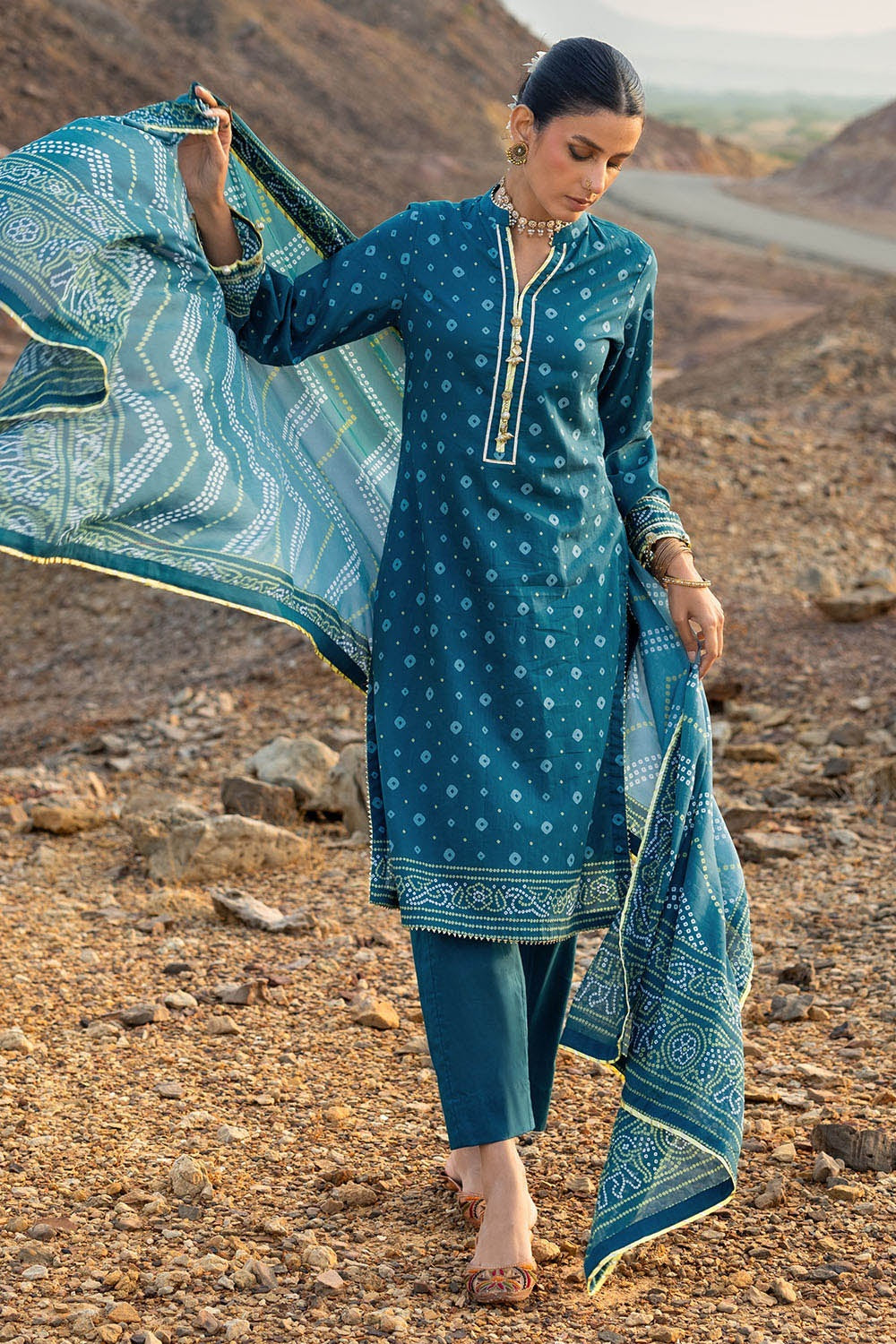 Gul Ahmed Lawn CL-62031B – Gul Ahmed 3-piece unstitched suit