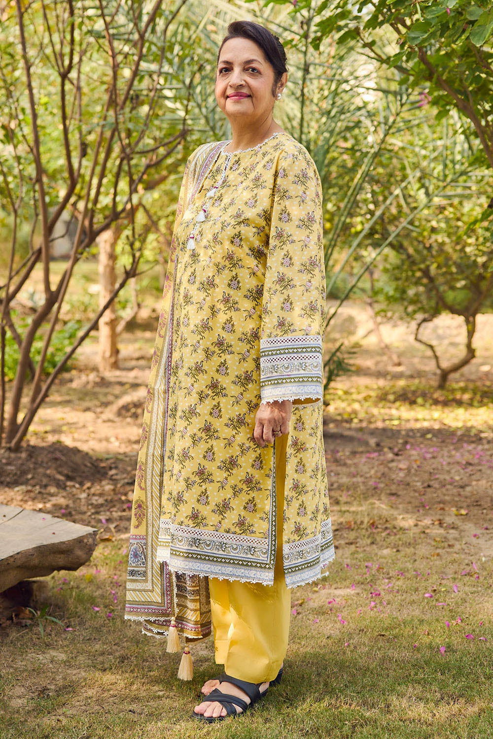 Gul Ahmed Lawn CL-62116A – Gul Ahmed 3-piece unstitched suit