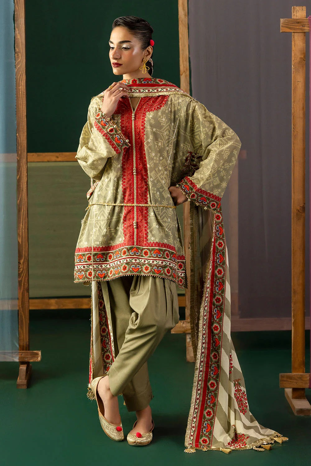 Gul Ahmed Lawn CL-62247 – Gul Ahmed 3-piece unstitched suit