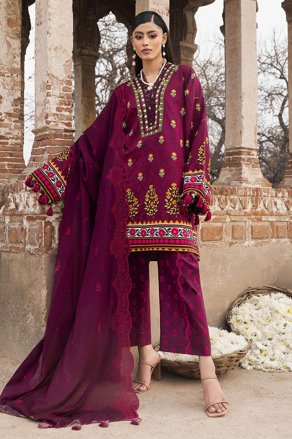 Gul Ahmed Lawn DN-62013 – Gul Ahmed 3-piece unstitched suit
