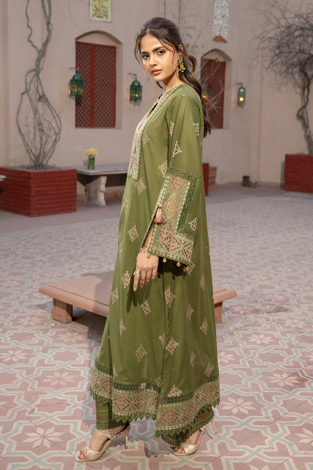 Embroidered Green Lawn 2-Piece Unstitched Suit by The Fabric Store, photo 3