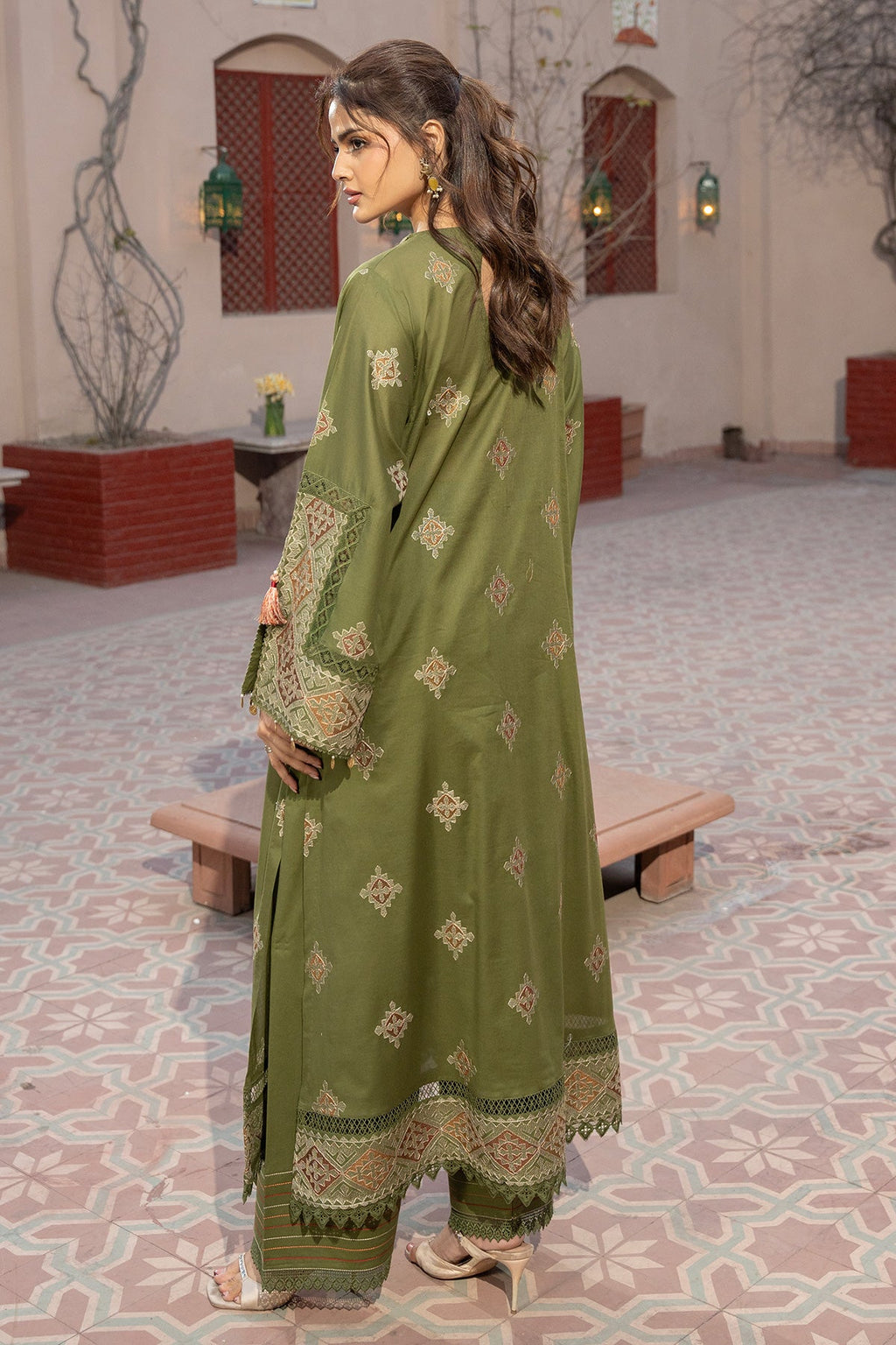 Embroidered Green Lawn 2-Piece Unstitched Suit by The Fabric Store, photo 4