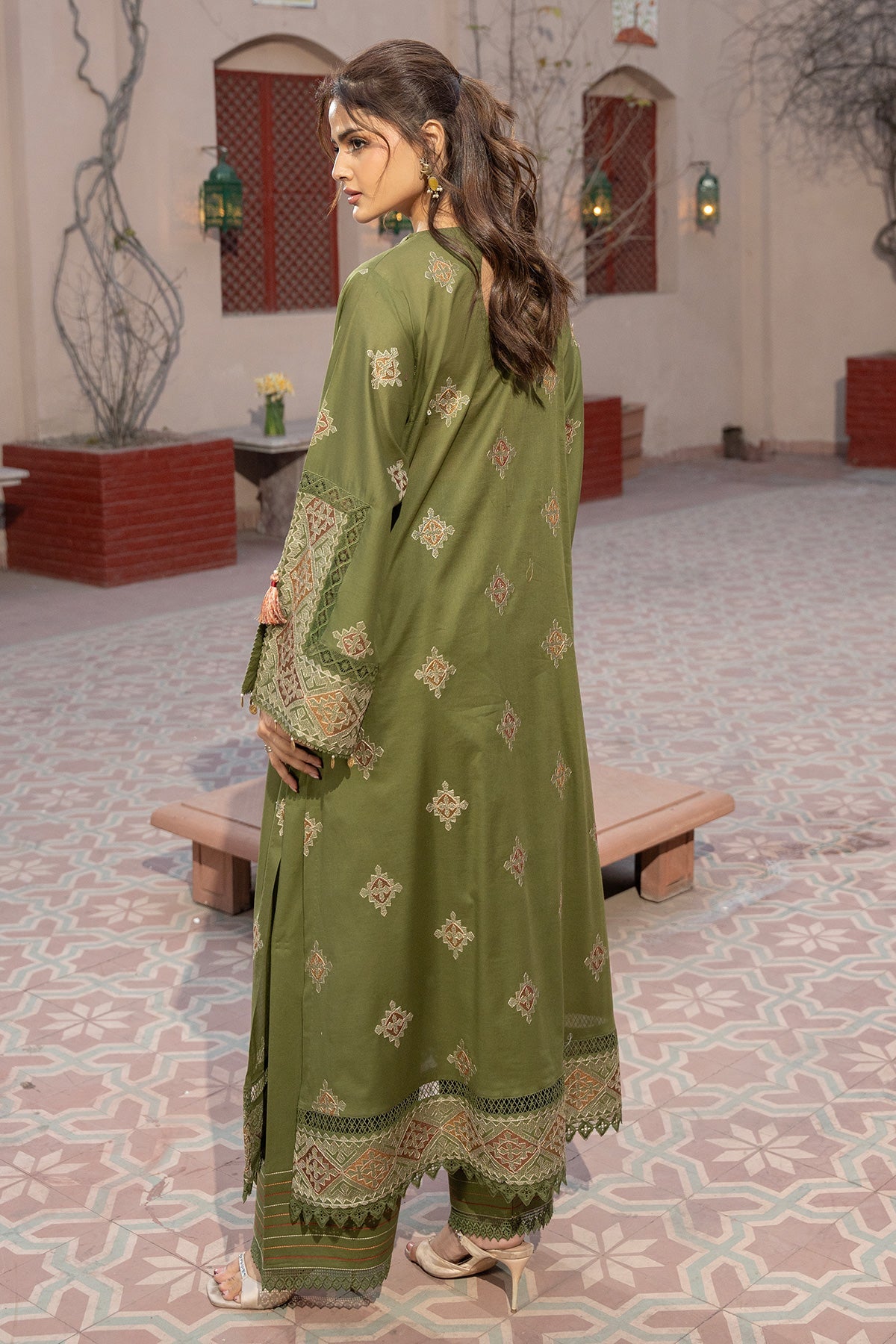 Embroidered Green Lawn 2-Piece Unstitched Suit by The Fabric Store, photo 4