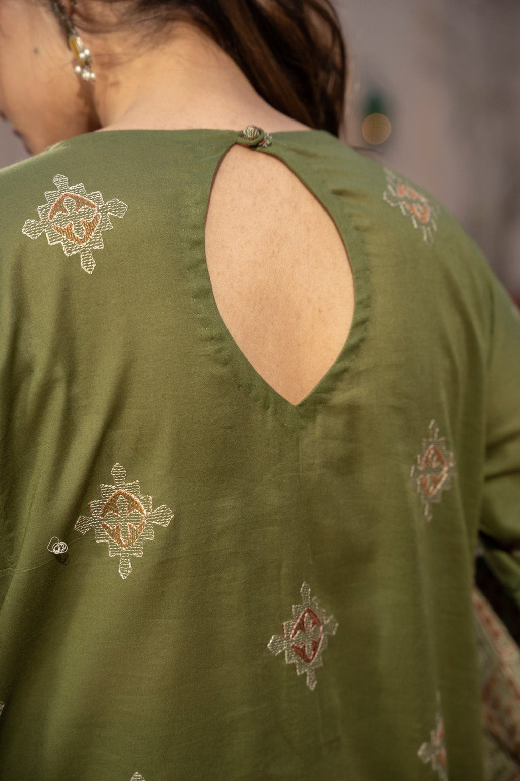 Embroidered Green Lawn 2-Piece Unstitched Suit by The Fabric Store, photo 7
