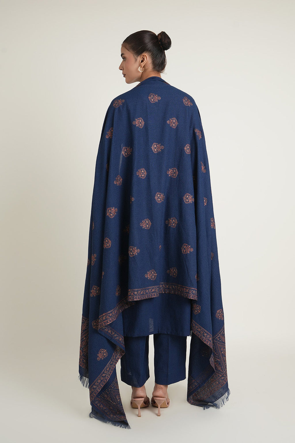 Embroidered Blue Karandi Lawn Shawl by The Fabric Store, photo 2
