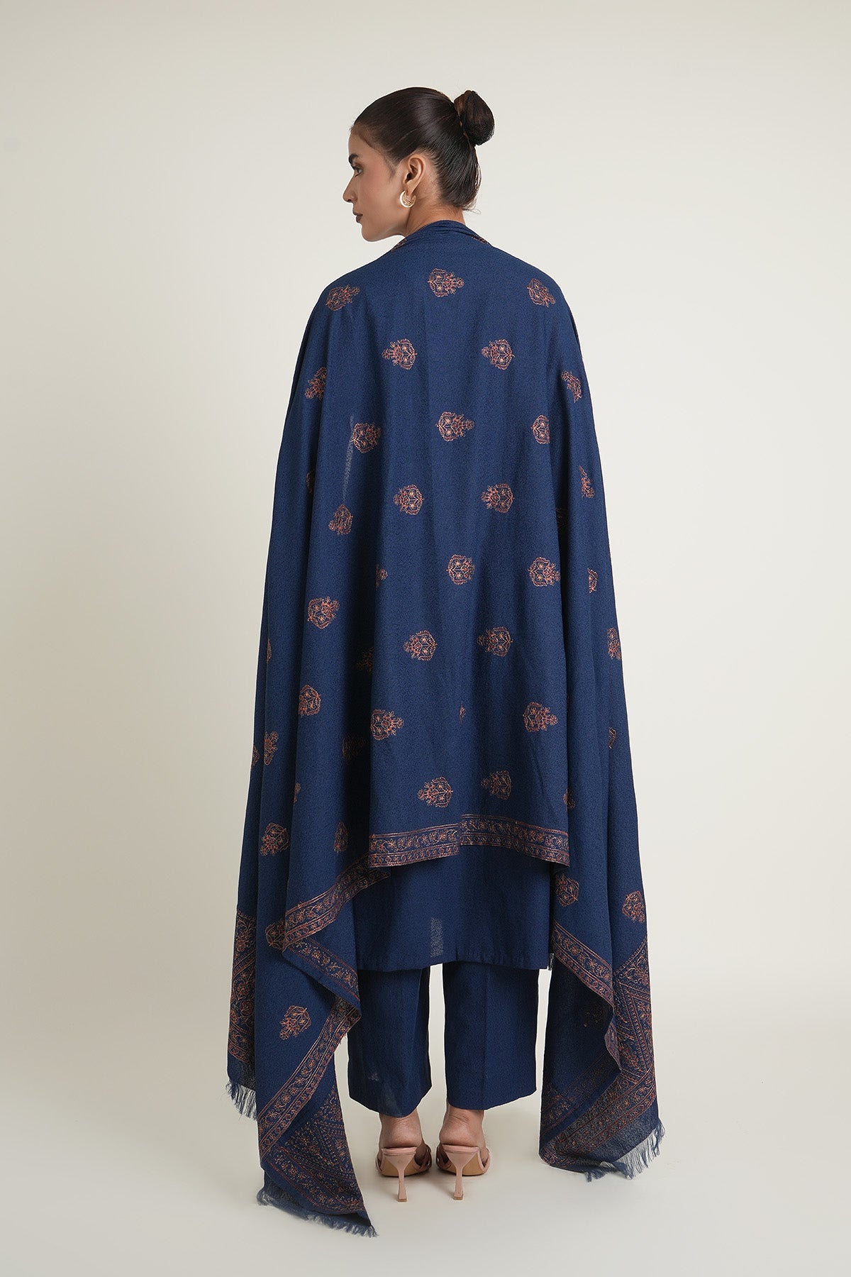 Embroidered Blue Karandi Lawn Shawl by The Fabric Store, photo 2