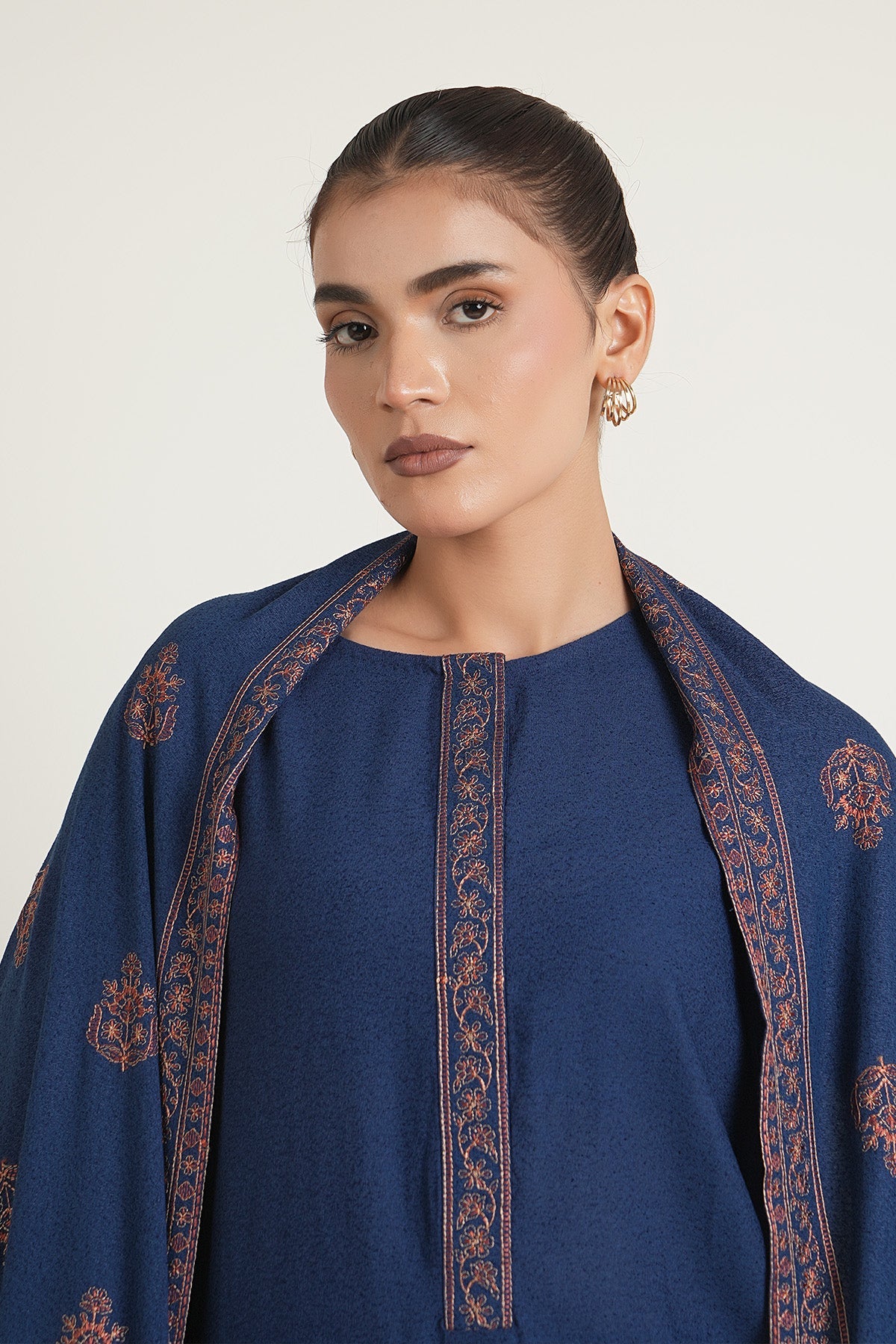 Embroidered Blue Karandi Lawn Shawl by The Fabric Store, photo 3