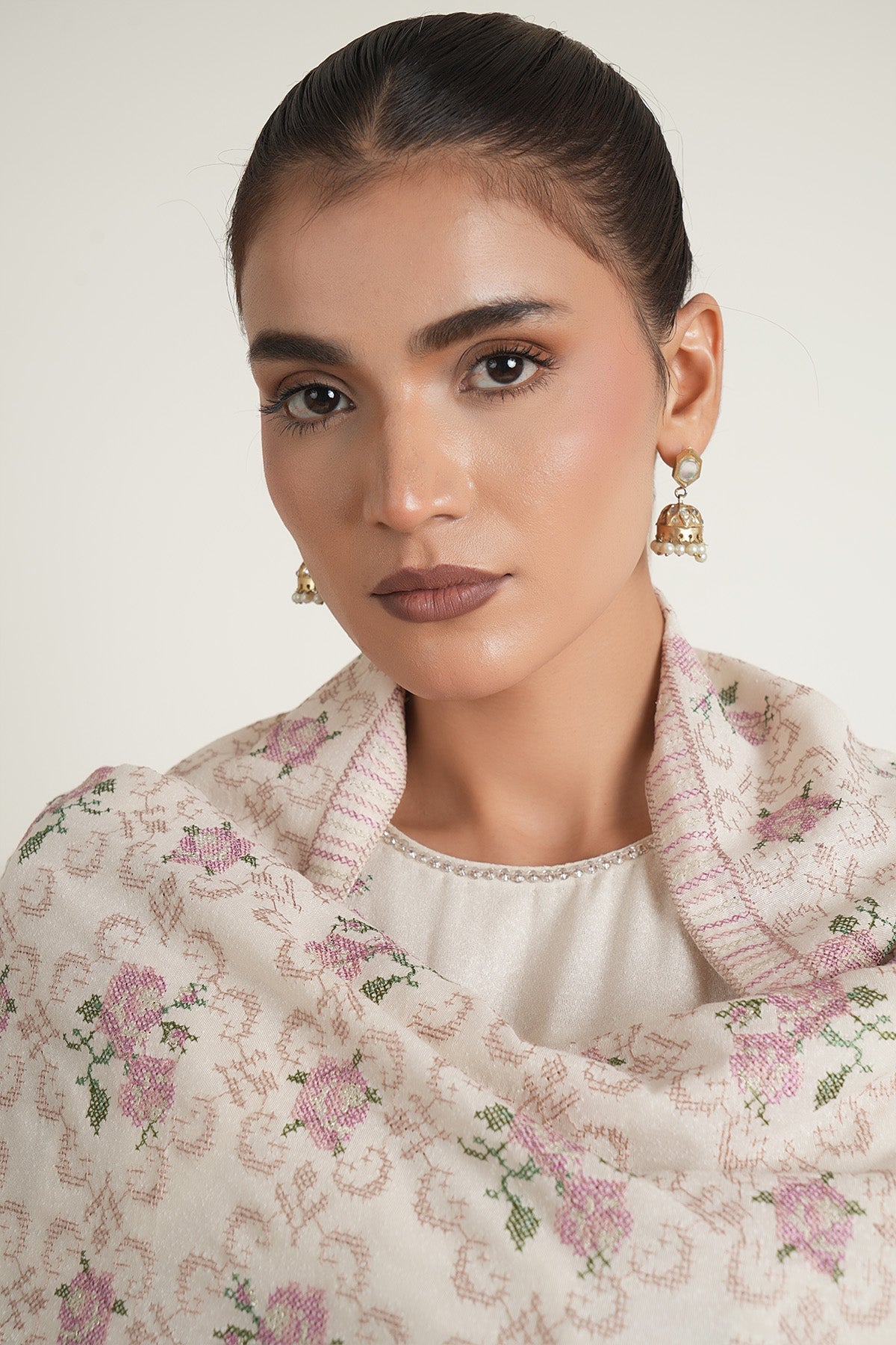 Embroidered Beige Karandi Lawn Shawl by The Fabric Store, photo 3