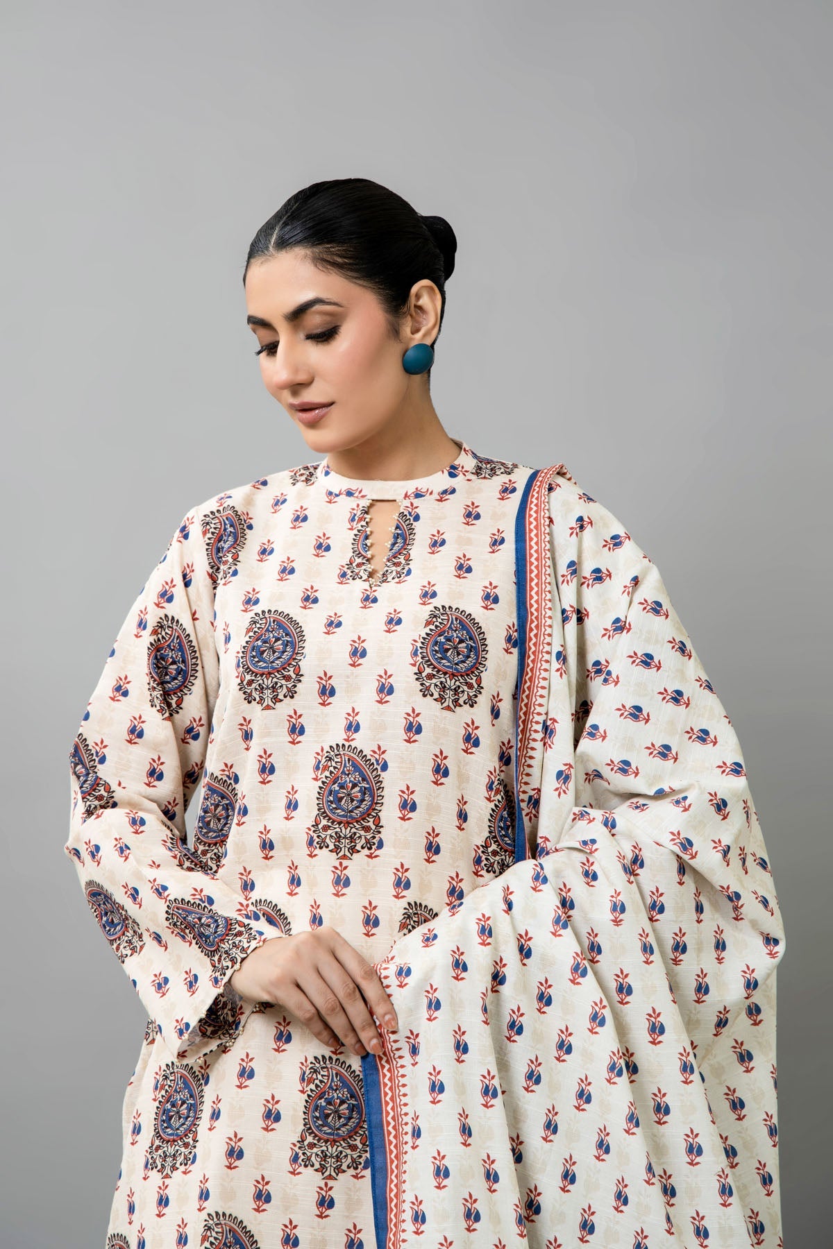 Printed O White Slub Khaddar 3-Piece Unstitched Suit by The Fabric Store, photo 4