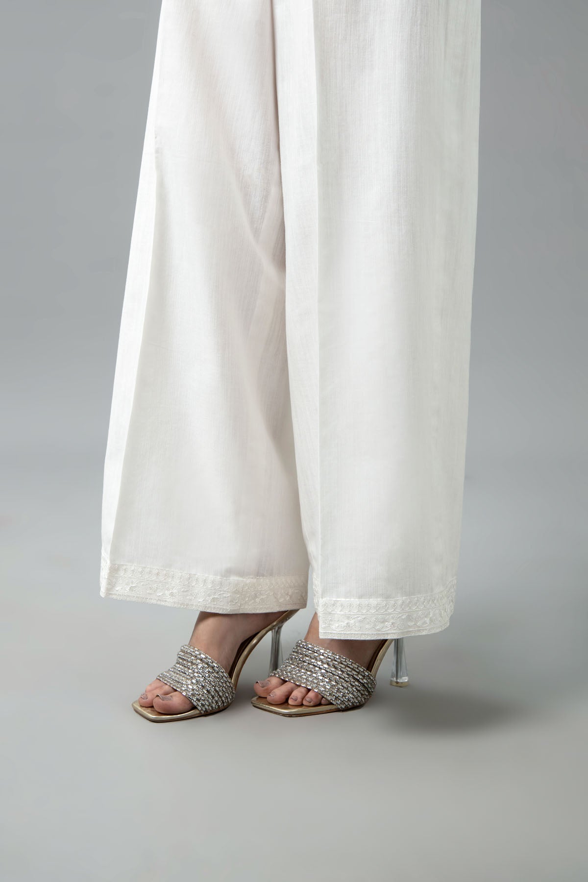 Embroidered White Slub Khaddar Pret Shirt by The Fabric Store, photo 2