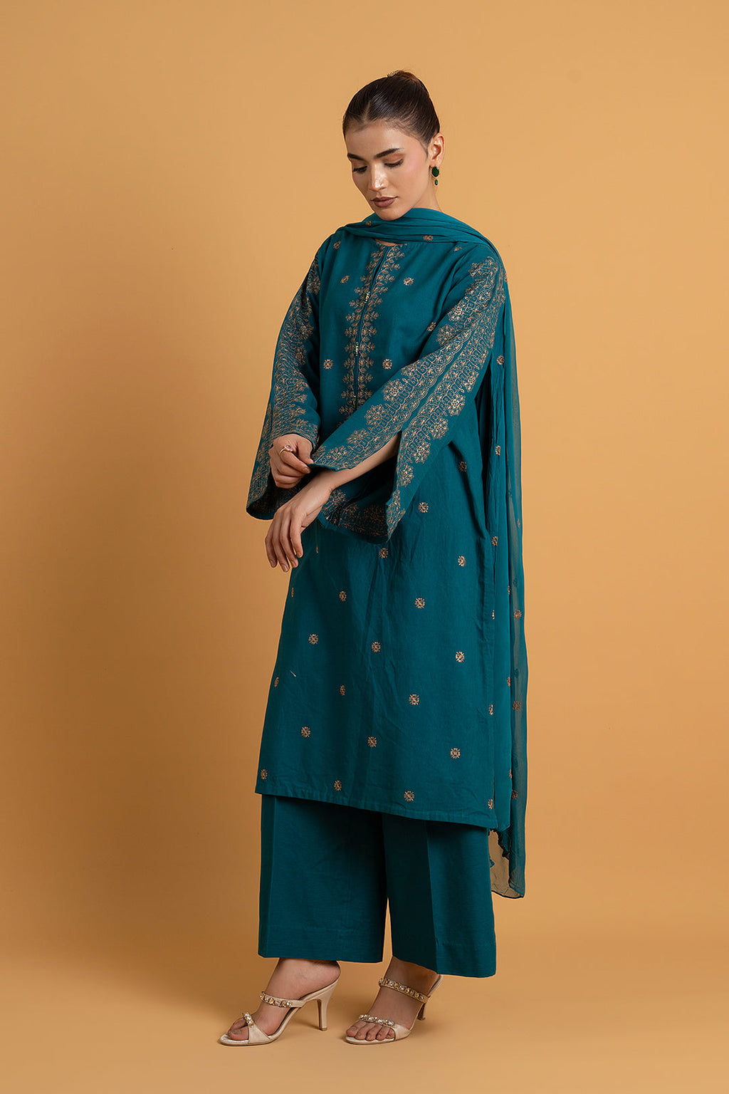 Embroidered Teal Slub Khaddar 3-Piece Pret Suit by The Fabric Store, photo 3