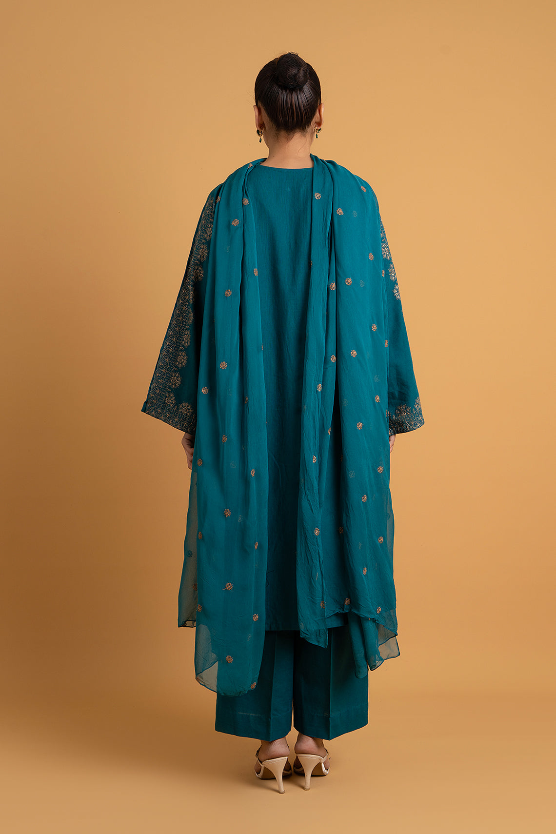 Embroidered Teal Slub Khaddar 3-Piece Pret Suit by The Fabric Store, photo 2