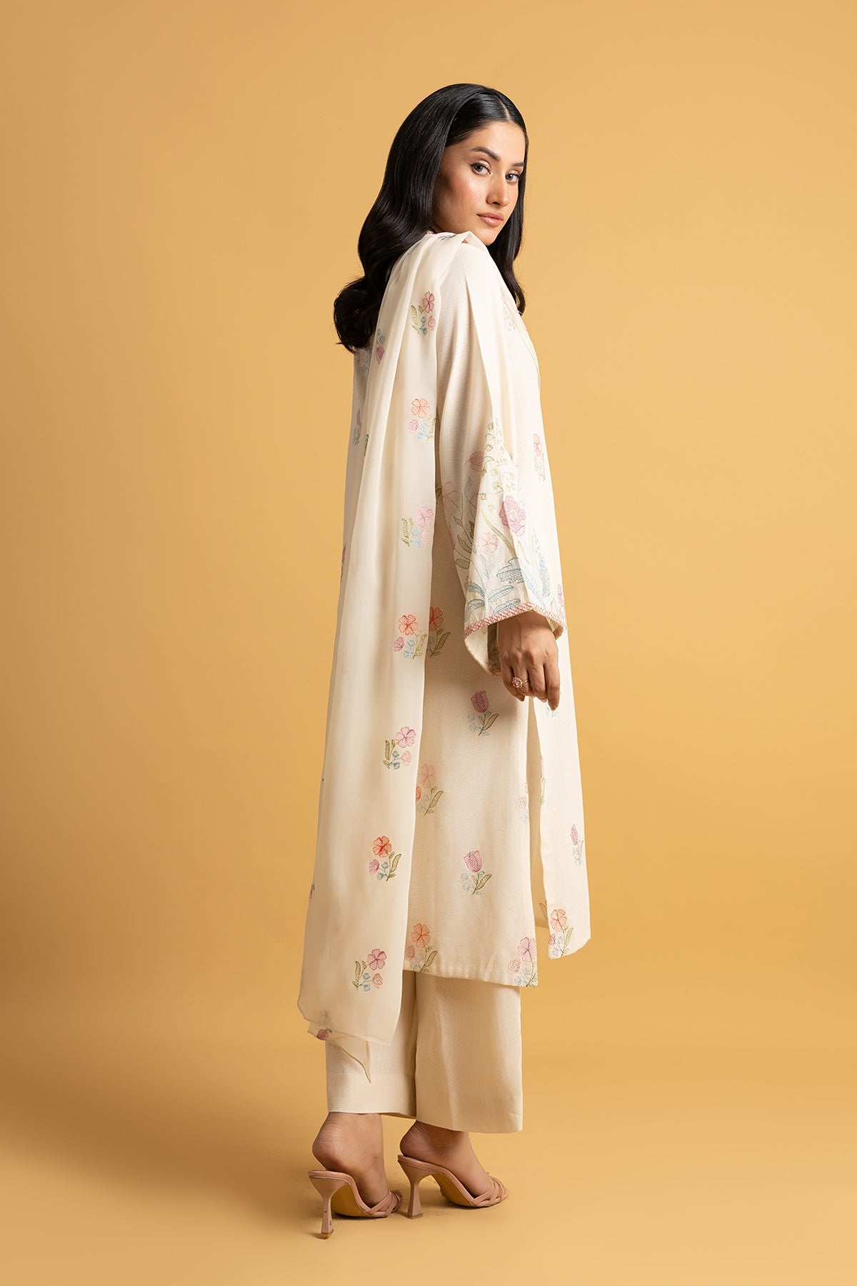Embroidered O White Karandi Lawn 3-Piece Pret Suit by The Fabric Store, photo 2