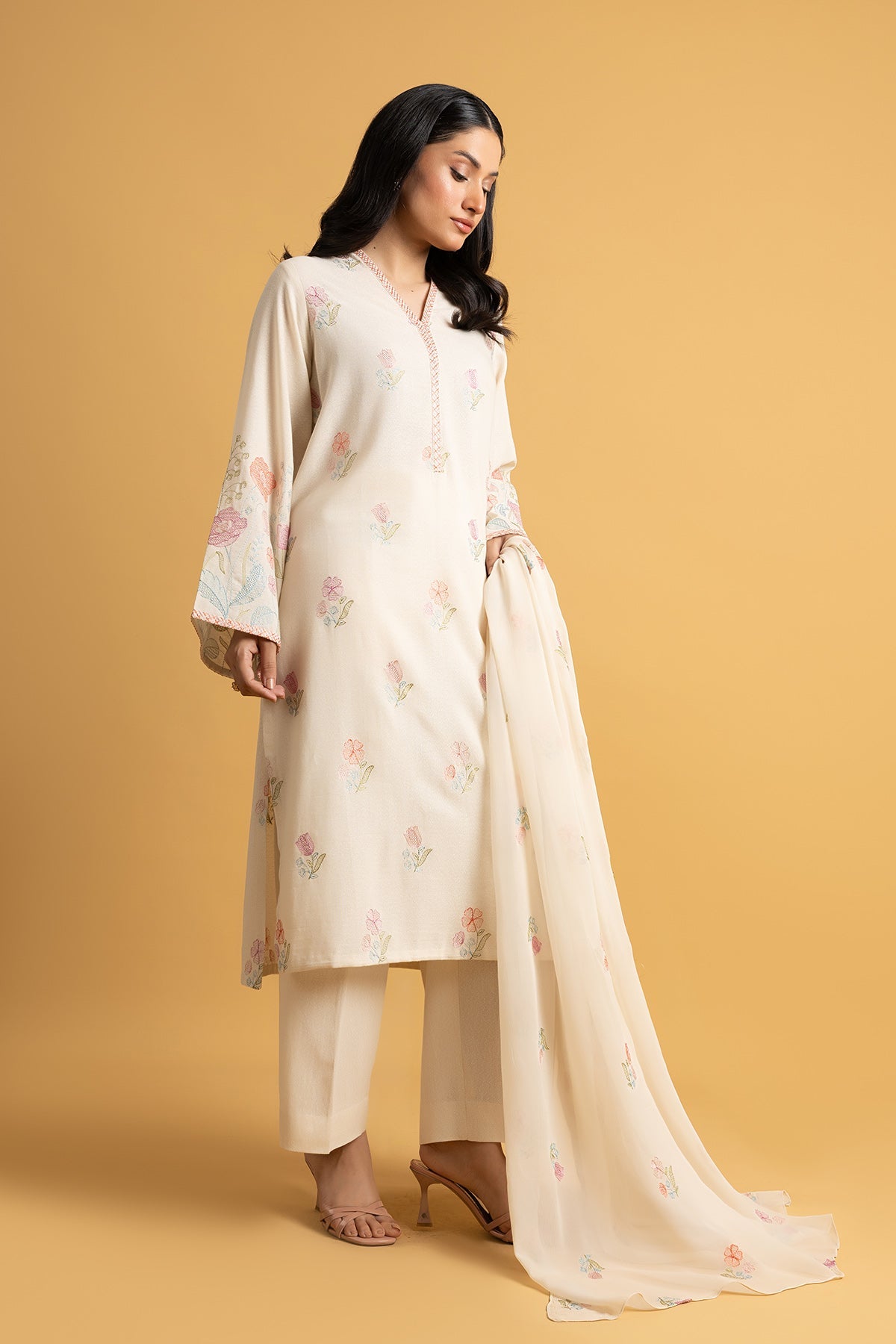 Embroidered O White Karandi Lawn 3-Piece Pret Suit by The Fabric Store, photo 4