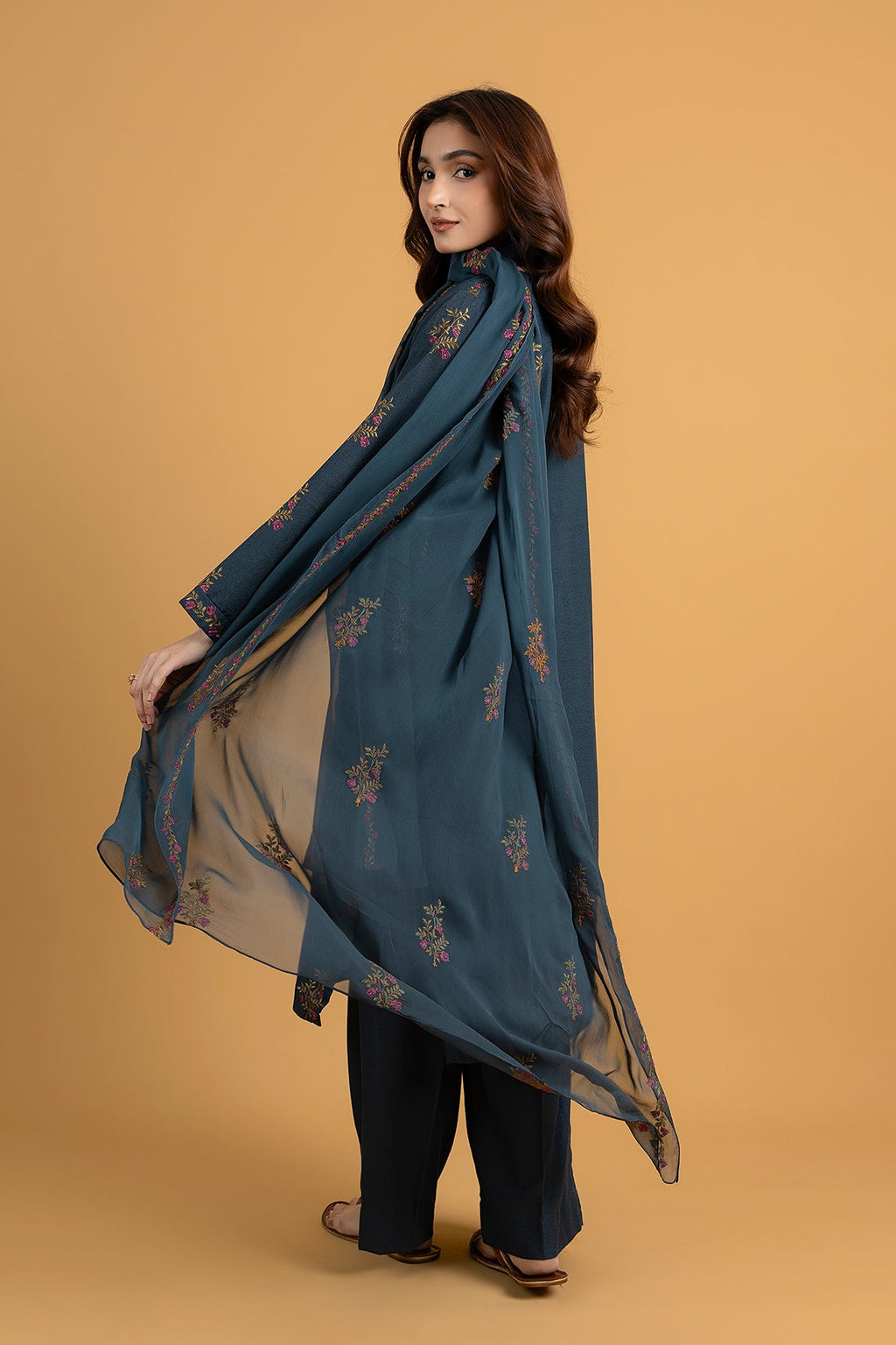 Embroidered D Green Karandi Lawn 3-Piece Pret Suit by The Fabric Store, photo 3