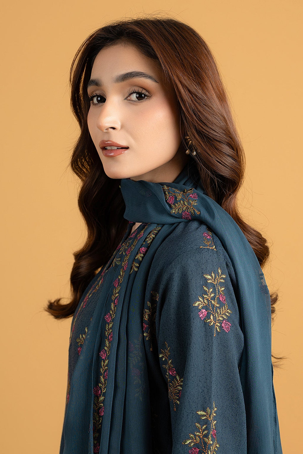 Embroidered D Green Karandi Lawn 3-Piece Pret Suit by The Fabric Store, photo 4