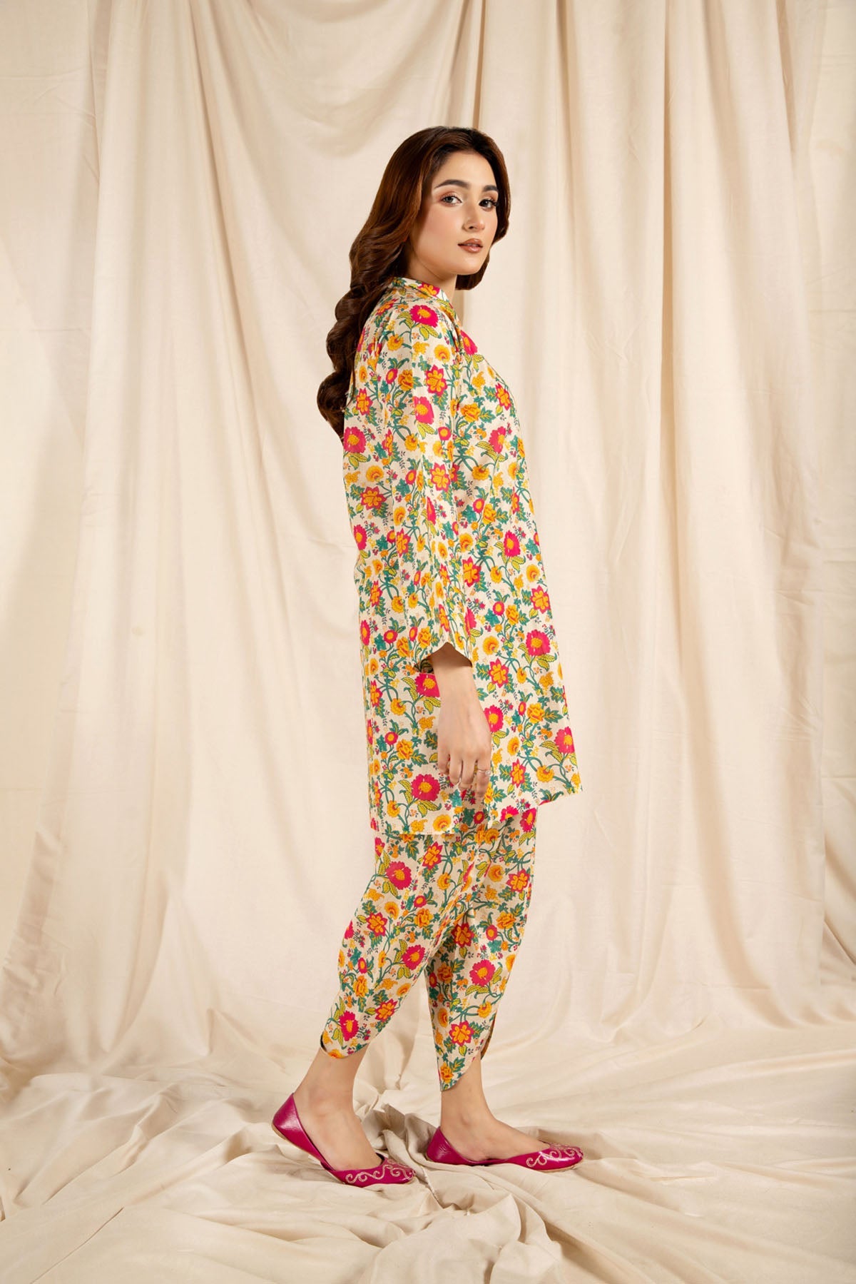 Printed O White Lawn 2-Piece Pret Suit by The Fabric Store, photo 3