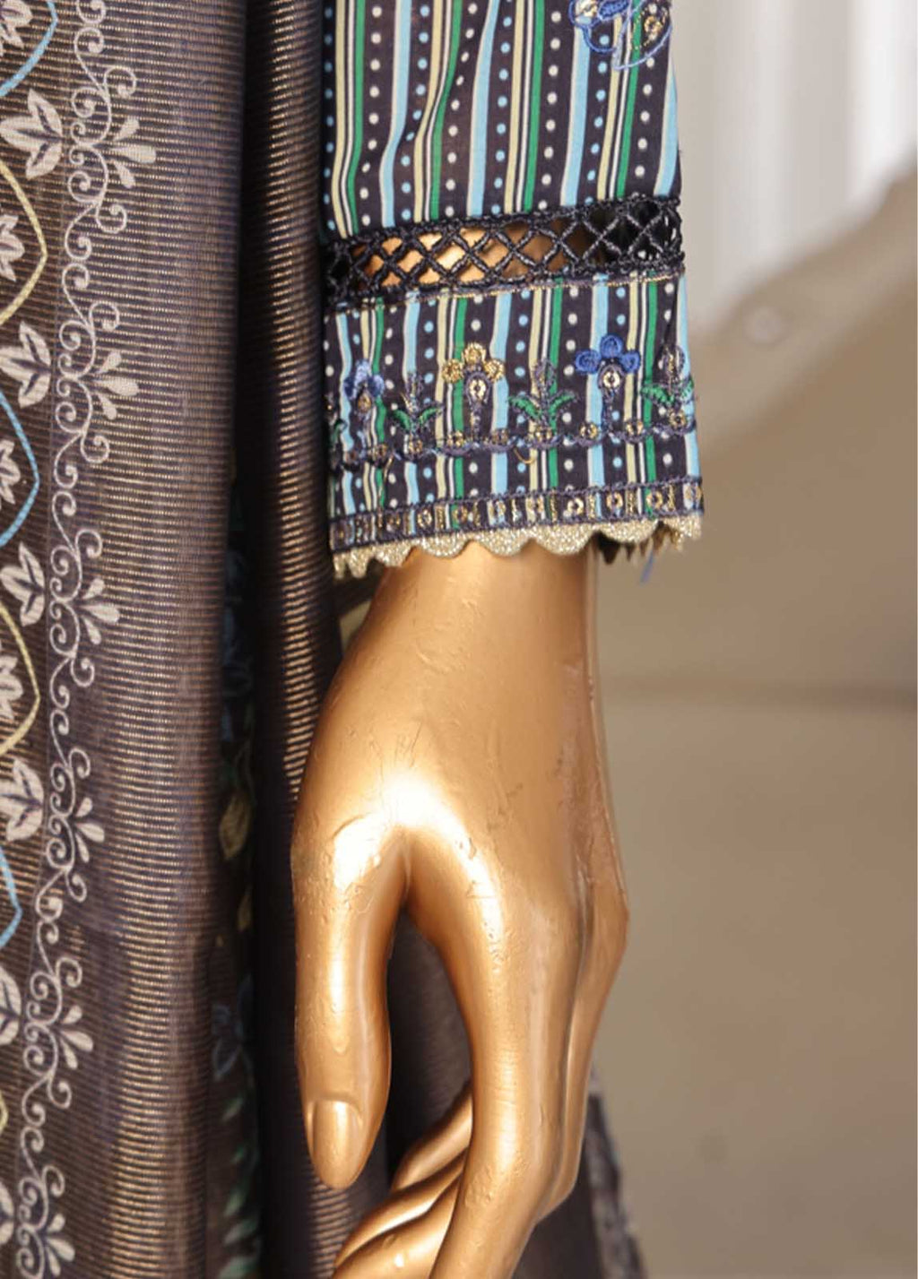 Embroidered Lawn 3-Piece Stitched Suit by Bin Saeed, photo 3