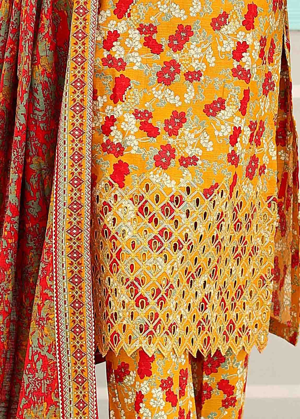Chikankari Multi Khaddar 3-Piece Stitched Suit by Bin Saeed, photo 3