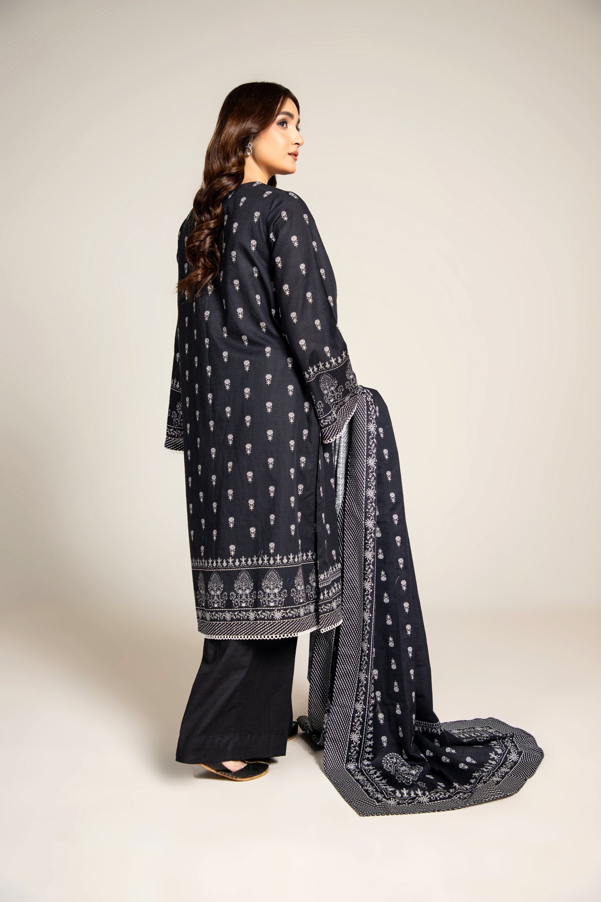 Printed Black Slub Khaddar 2-Piece Unstitched Suit by The Fabric Store, photo 3