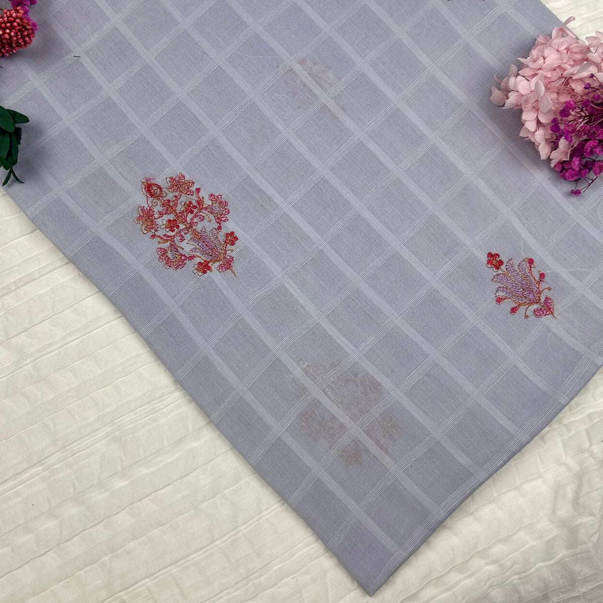 Embroidered Lawn – Lilac fabric